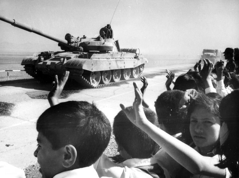 تصاویر دیدنی از وقتی که شوروی خاک افغانستان را ترک کرد