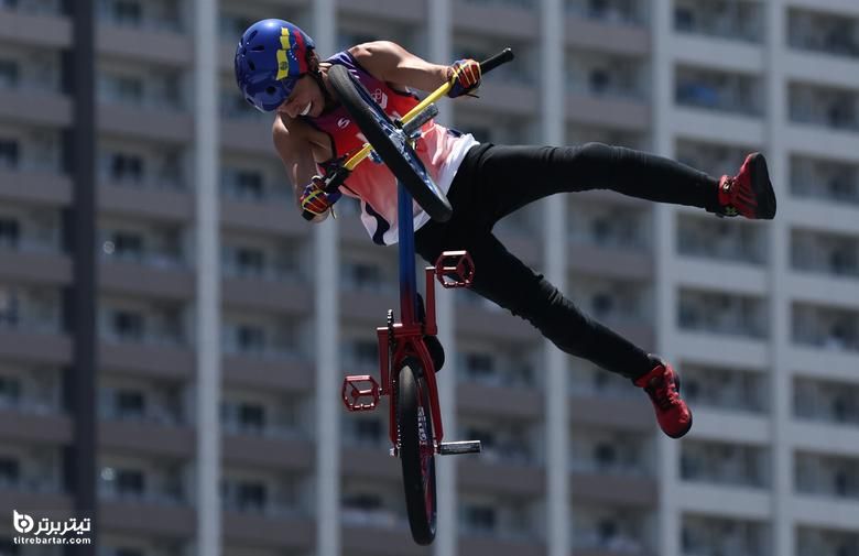 دانیل دهرز از ونزوئلا در حین بازی فینال آزاد BMX پارک مردان