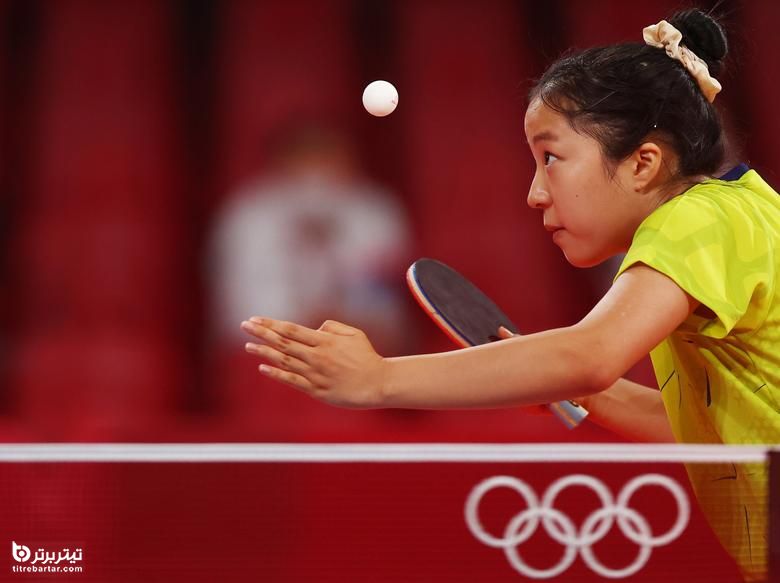 شین یوبین از کره جنوبی در بازی با ناتالیا باژور از لهستان در تنیس روی میز تیمی زنان