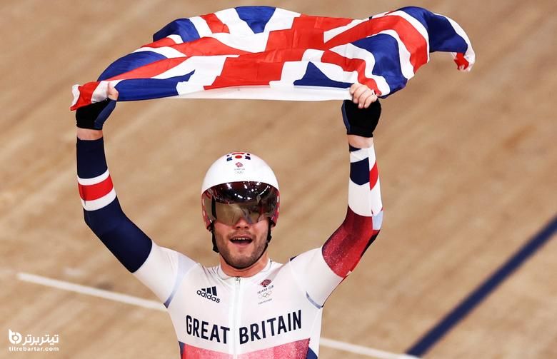 مت والز بریتانیایی کسب مدال طلا در مسابقات دوچرخه سواری مردان را جشن می گیرد