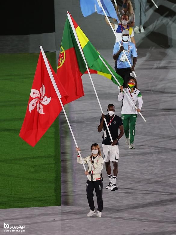 پرچمداران مو شونگ گریس لا از هنگ کنگ ، پدرو پابلو پیچاردو از پرتغال و آنجلا کاسترو از بولیوی در مراسم اختتامیه