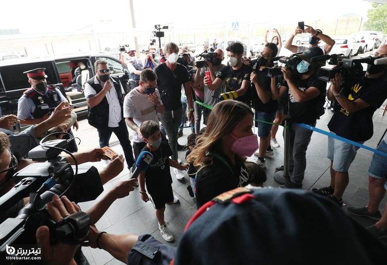 لیونل مسی به همراه خانواده اش وارد فرودگاه جوزپ تارادلاس بارسلونا-ال پرات می شود