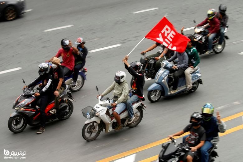 تظاهرکنندگان موتورسوار در اعتراض به برخورد دولت با همه گیری کرونا در بانکوک تایلند اعتراض کردند