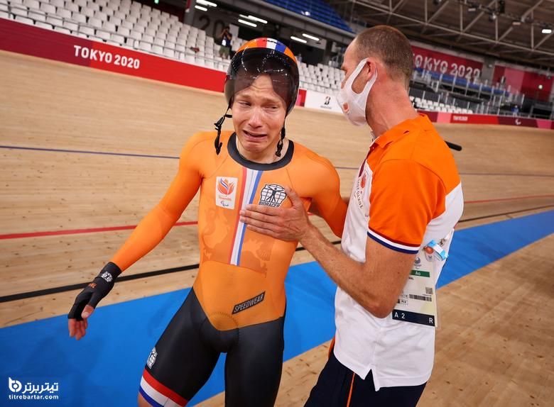 دارنده مدال طلا تریستان بانگما از هلند پس از شرکت در دوچرخه سواری دوچرخه سواری مردان در فینال مدال طلا در فینال واکنش نشان داد.