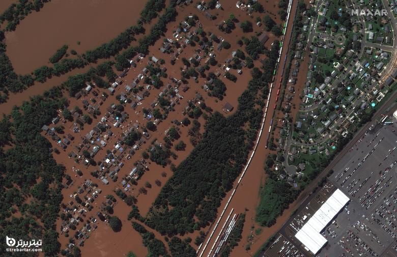 تصویر ماهواره ای حیاط راه آهن و خانه هایی را در امتداد خیابان هاف نشان می دهد که در سیلاب در مانویل غرق شده اند