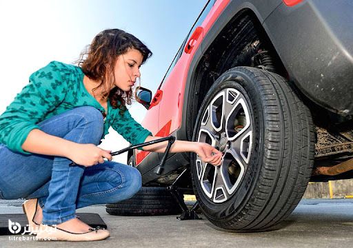وقتی در حین رانندگی پنچر می‌شوید چه باید کرد؟