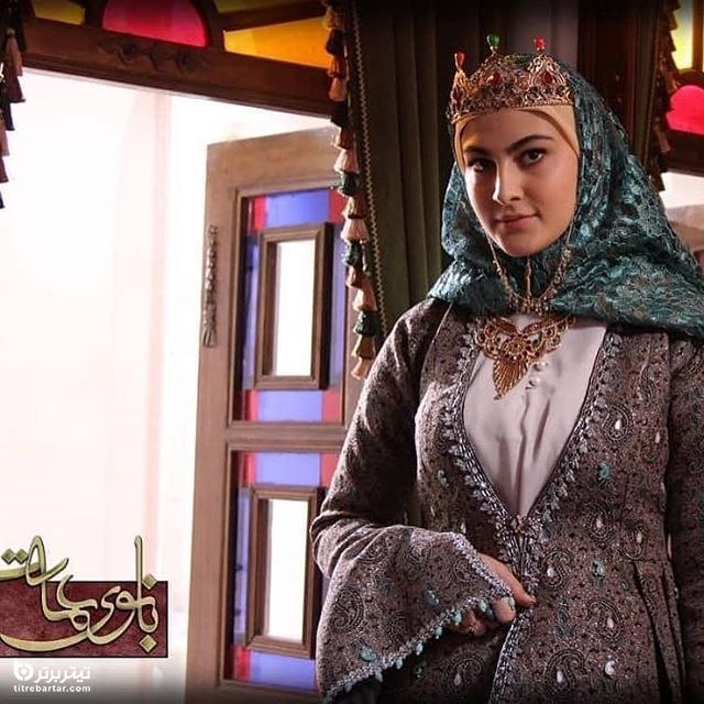 مریم مومن بازیگر نقش فخرالزمان در بانوی عمارت