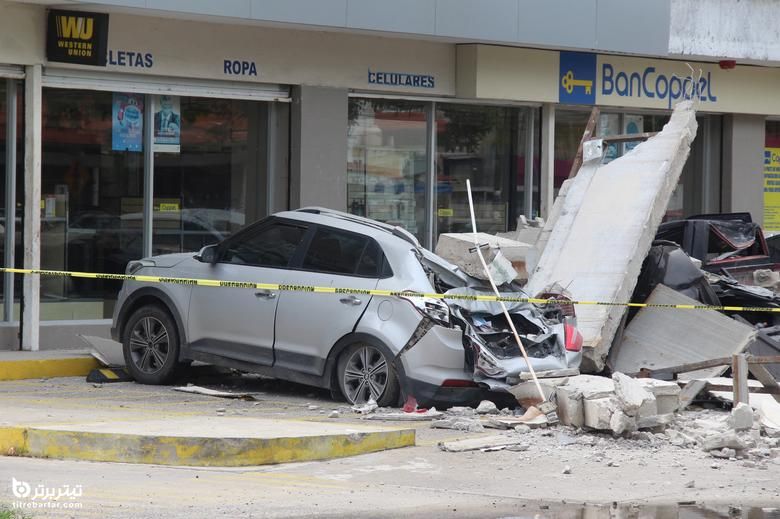 نمایی از واژگونی خودرو بر اثر زلزله در مکزیک
