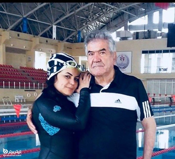 الهام اصغری در کنار پدرش