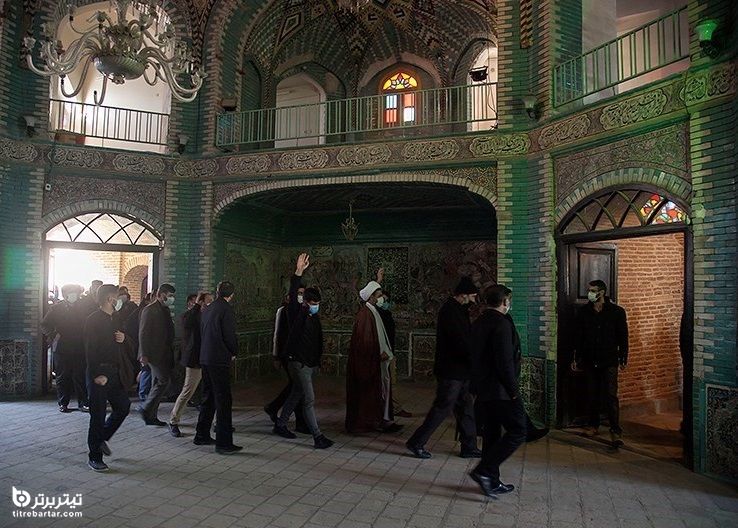  تجمع مردم کرمانشاه بخاطر ساخت کلیپ مبتذل در تکیه معاون الملک