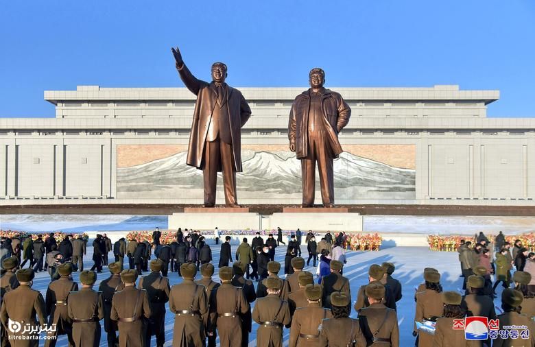 ادای احترام مردم کره شمالی به رهبر فقید کیم جونگ ایل در نهمین سالگرد درگذشت وی