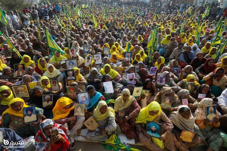 اعتراض زنان بیوه و بستگان کشاورزان هندی به قبوض مزرعه