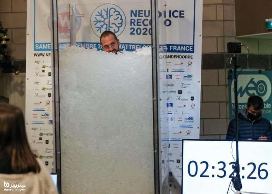 شکسته شدن رکورد جهانی نشستن در میان قالب‌های یخی توسط مرد فرانسوی