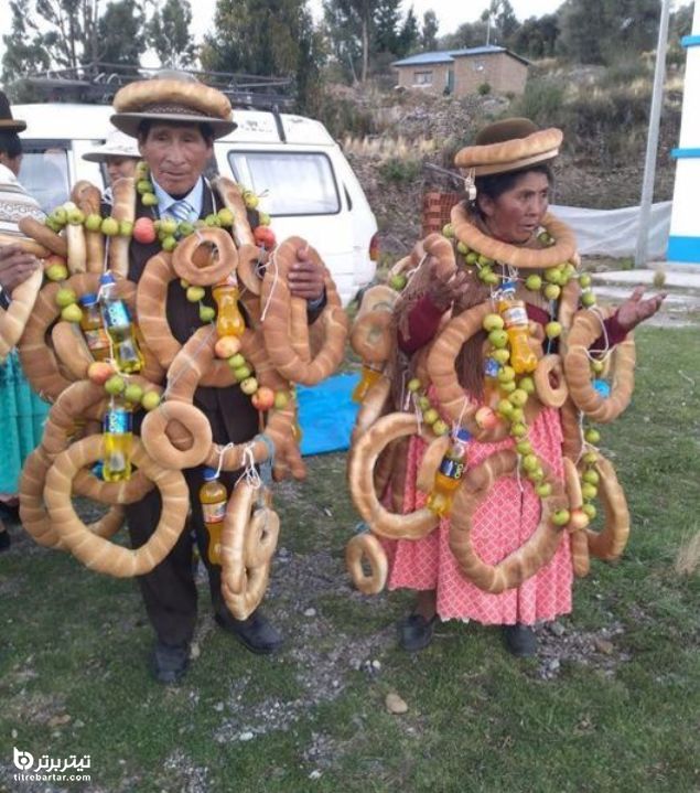 جشنواره روسکاسیری با نان‌ و میوه های آویزان از بدن در پرو همزمان با آغاز سال نو میلادی