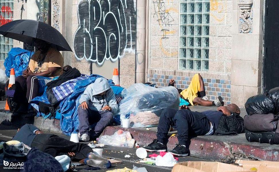 افراد بی‌خانمانی در محله اسکید رو در شهر لس آنجلس آمریکا 
