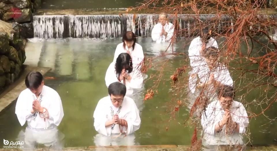 مراسم غسل و تطهیر در آب سرد راهبان بودایی در ژاپن و دعا برای پایان همه گیری کرونا