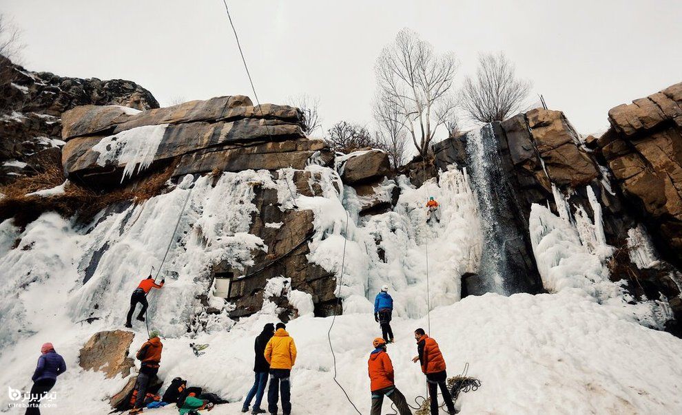  یخ نوردی ورزشکاران در آبشار گنجنامه 