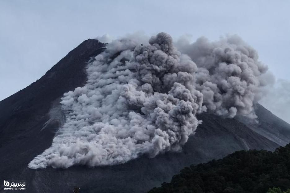فوران خاکستر داغ از آتشفشان کوه Merapi در اندونزی