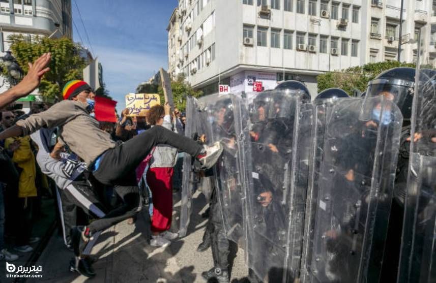 درگیری میان پلیس و شهروندان تونسی 