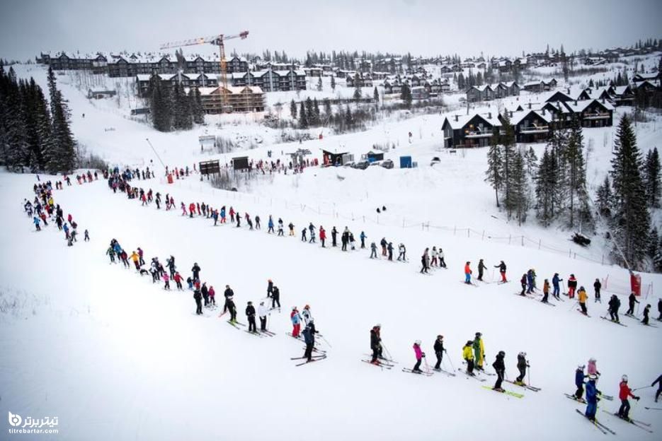 صف کشی اسکی بازان برای کاهش شیوع ویروس کرونا در سوئد