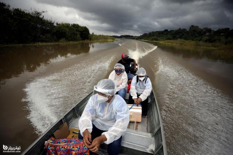 تردد کارمندان بهداشت شهری آمازون با قایق برای تزریق واکسن کرونا