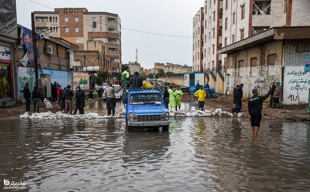 آبگرفتگی معابر در منطقه کمپلو و لشکر و دیگر خیابان‌های اهواز در پی بارش شدید باران