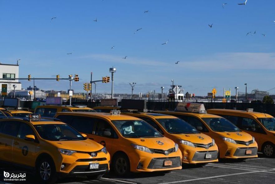 صف رانندگان تاکسی‌ در نیویورک آمریکا برای یافتن مسافر در محدودیت کرونایی