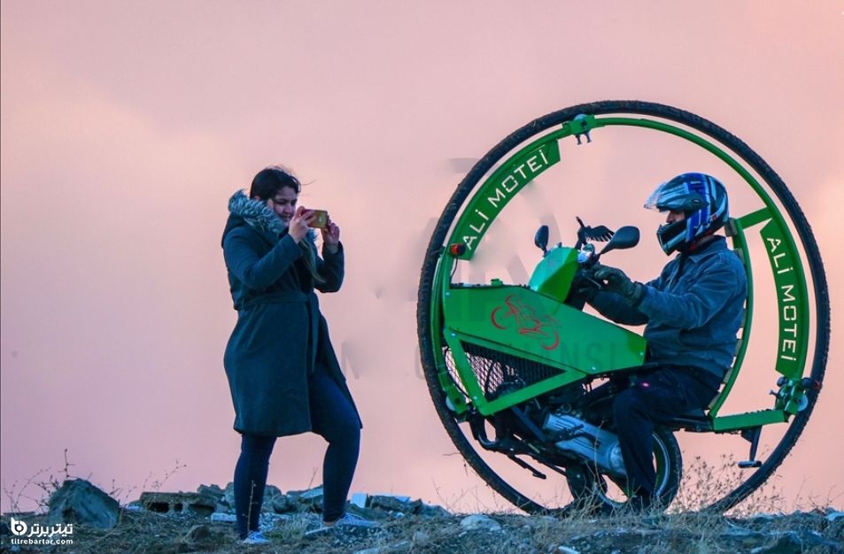 ساخت یک موتورسیکلت تک چرخ از ضایعات توسط مجسمه‌ساز ایرانی مقیم استان وان ترکیه