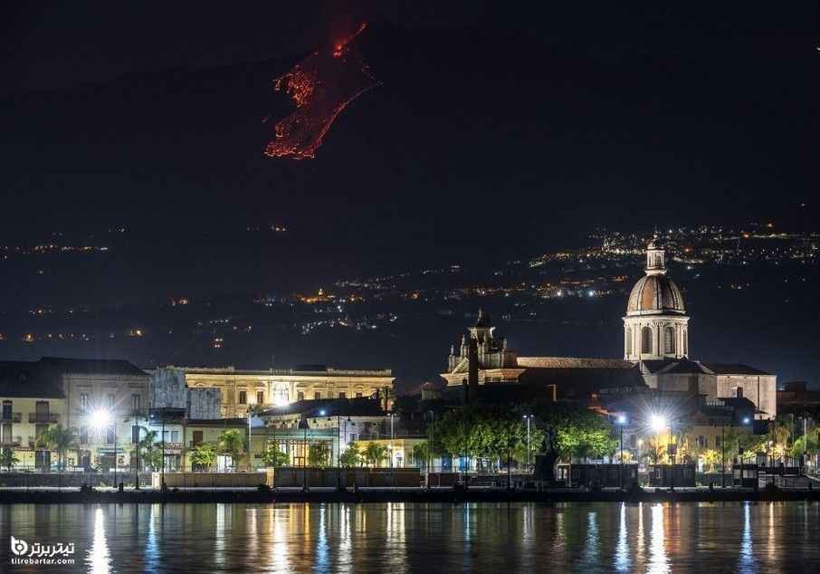 نمایی از فوران کوهستان آتشفشانی اتنا در جزیره سیسیل ایتالیا 