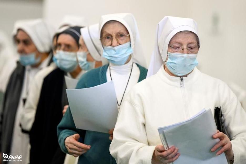 راهبه ها منتظر دریافت واکسن ویروس کرونا در ایتالیا 