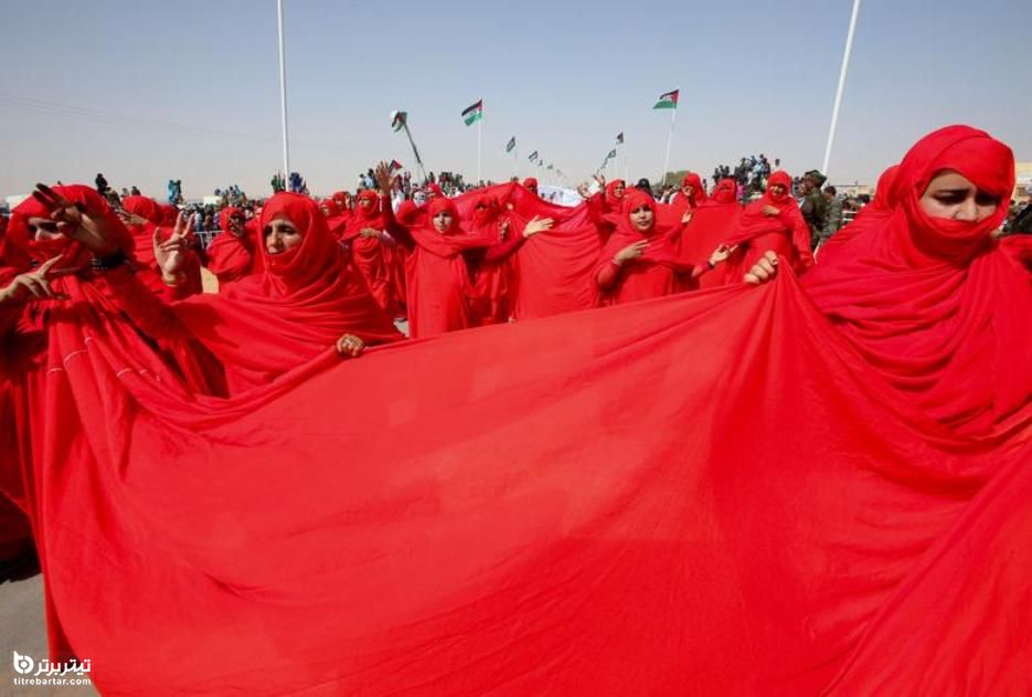 زنان صحراوی در رژه اردوگاه پناهندگان اوسرد در الجزایر