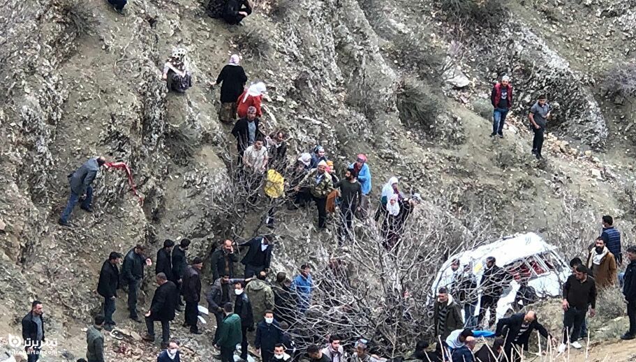 سقوط مینی بوس سرویس دانش آموزان ترکیه به دره با دو نفر کشته و ۲۷ نفر زخمی