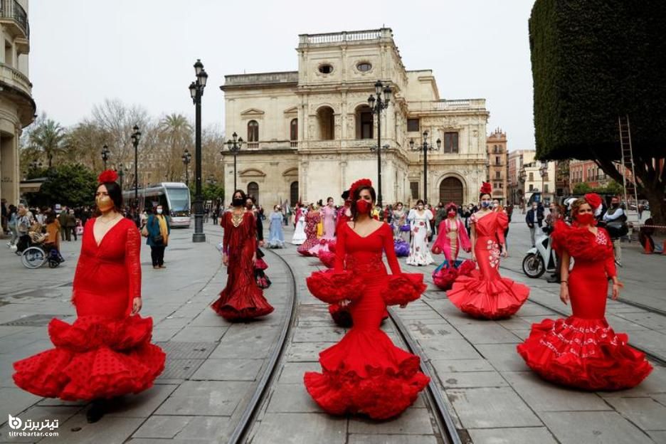 اعترضا زنان اسپانیایی به بحران صنعت مد در اثر شیوع کرونا با پوشیدن لباس فلامنکو