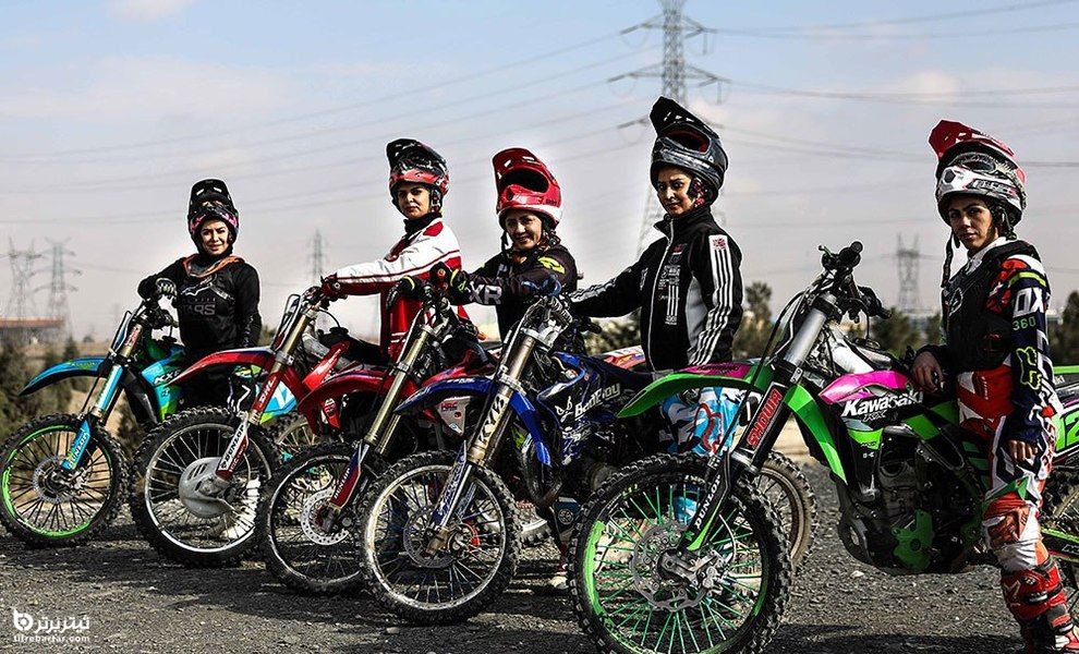 جمعی از دختران موتورسوار در مشهد 