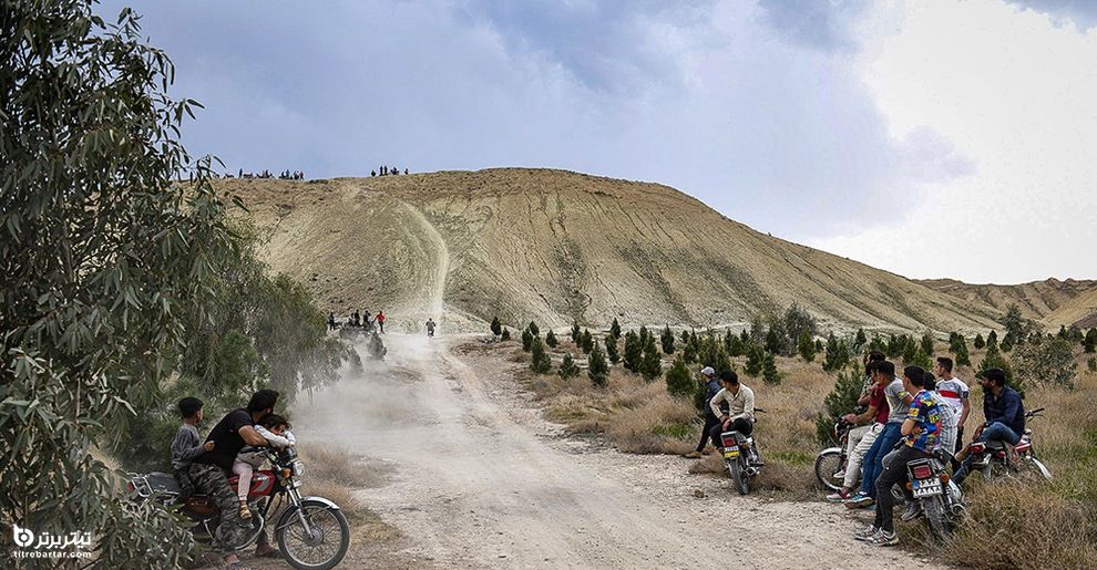 موتورسواری خطرناک جوانان قم در منطقه امامزاده شاه جمال الدین بدون امکانات ورزشی