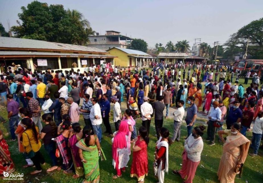 صف طولانی مردم برای شرکت در انتخابات قانون‌گذاری ایالتی در هند