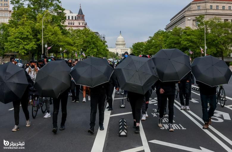 تظاهرات با چترهای سیاه برای اصلاح عدالت نژادی و اصلاحات پلیس در واشنگتن 