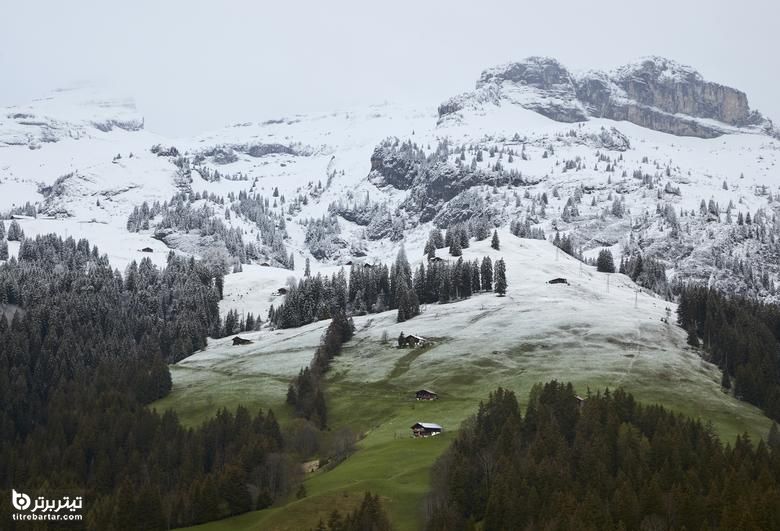 خانه های روستایی سوئیس پس از بارش یک شبه برف 