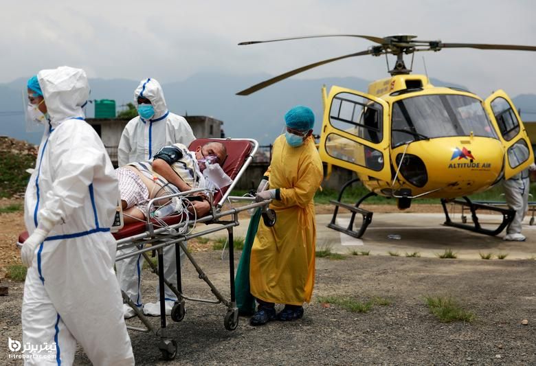  انتقال بیمار کرونایی به بیمارستان با بالگرد در نپال