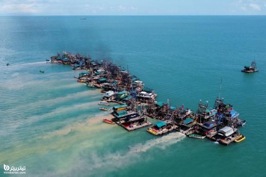 لایروبی بستر دریا برای رسوب سنگ معدن قلع در سواحل توبوالی اندونزی