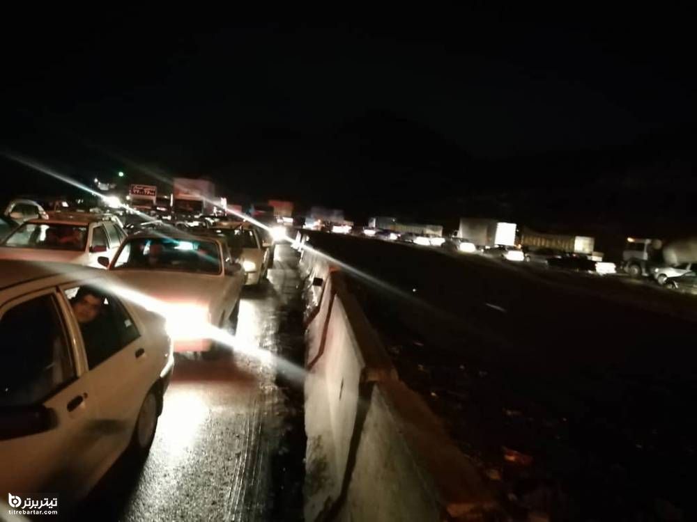 سردرگمی مردم روزه دار در شب قدر/ جاده دماوند در شب بارانی تهران مسدود شده است
