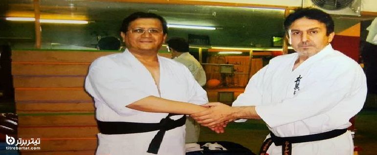 عبدالناصر همتی با لباس کاراته در کنار استاد دانشفر