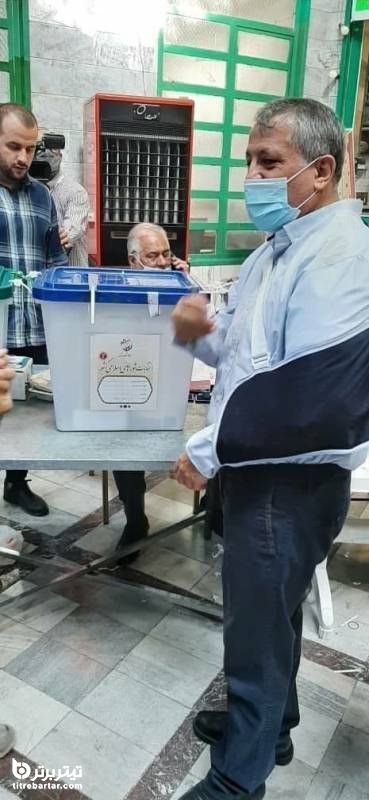 رأی دادن محسن هاشمی با دست شکسته