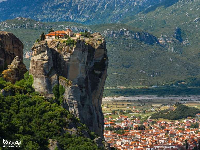 خانه ای بروی یک تکه صخره، یونان 