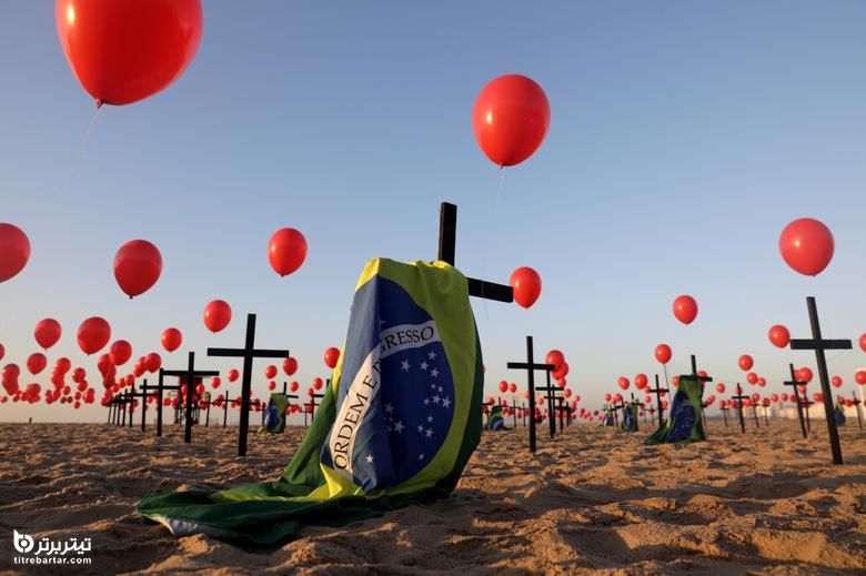 قرار دادن بادکنک و پرچمهای برزیل به احترام قربانیان کروناویروس در ریودوژانیرو برزیل