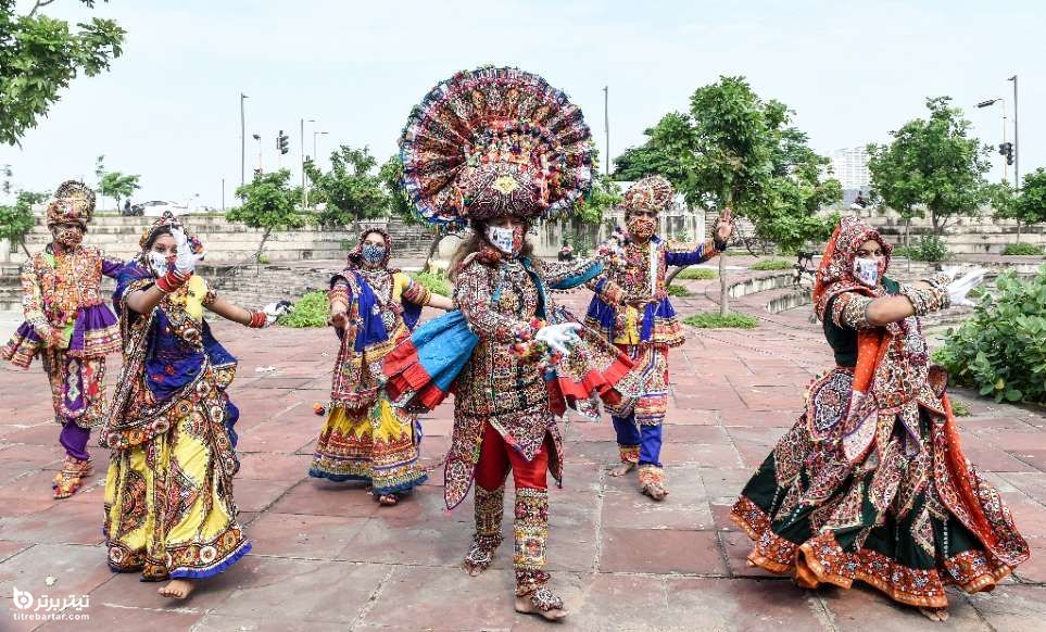 رقاصان محلی درحال تمرین پیش از مراسم مذهبی، هند