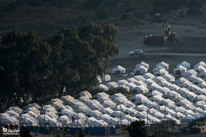 نمایی از یک اردوگاه موقت که پناهندگان و مهاجران اردوگاه تخریب شده موریا در آن اسکان داده می شوند