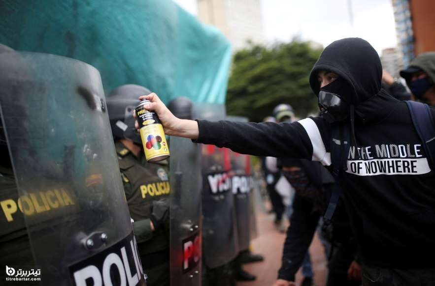 درگیری معترصان با پلیس ضد شورش بوگوتا ، کلمبیا