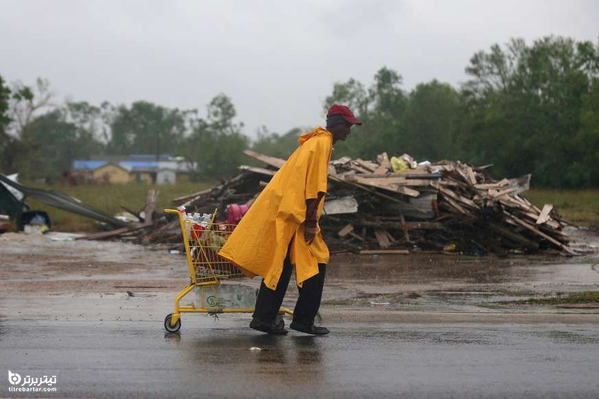  آوارهای جمع آوری شده پس از طوفان دلتا در لوئیزیانا 