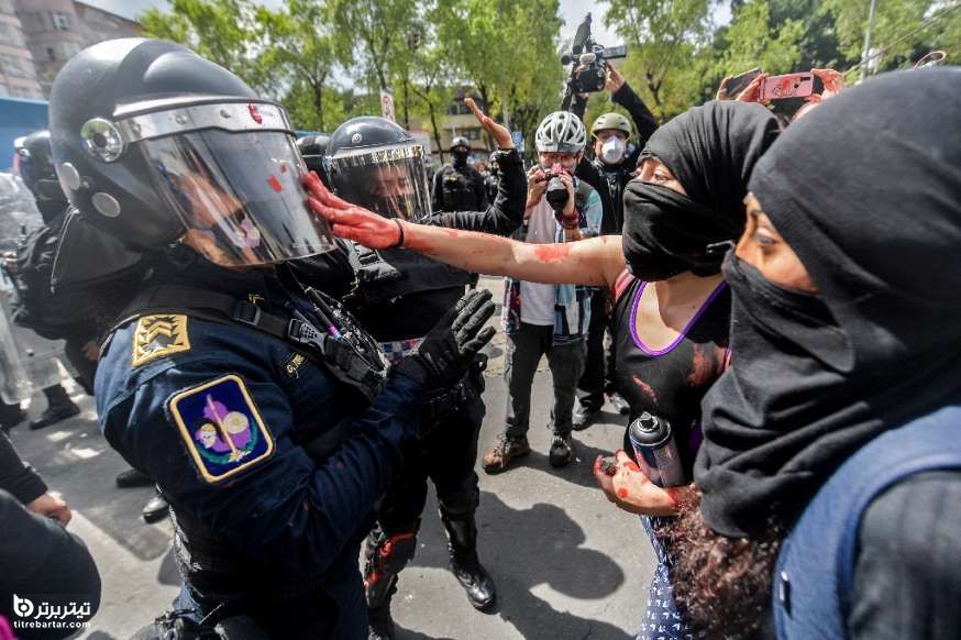  درگیری معترضان با  پلیس ضد شورش در مکزیکو سیتی